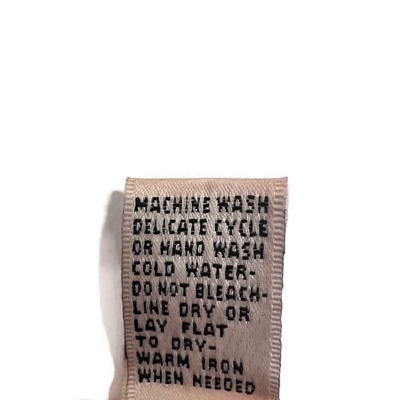 Diane Gilman 100% silk tank in fuchsia with a paisley pattern, size Medium - Picture 3 of 7